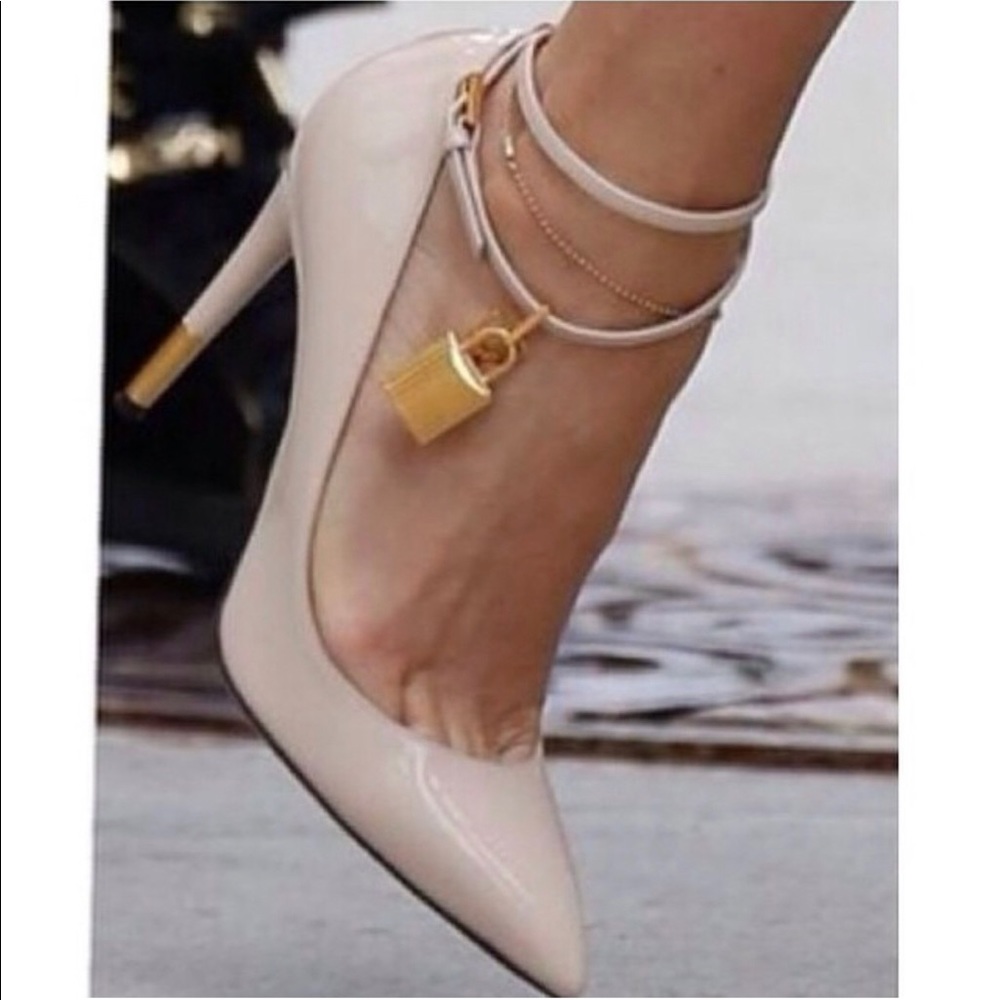 COPY - Tom Ford nude patent leather lock pointed …